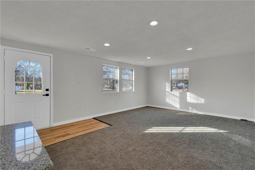 208 E Pine Street — photo 4