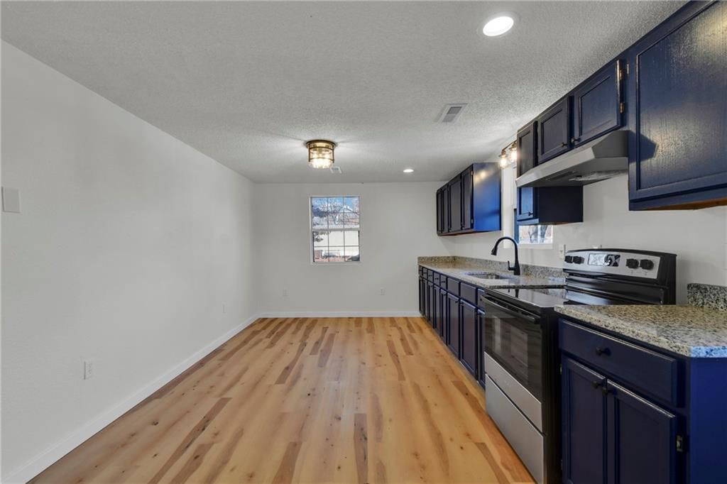 208 E Pine Street — photo 9
