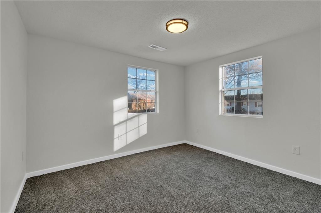 208 E Pine Street — photo 13