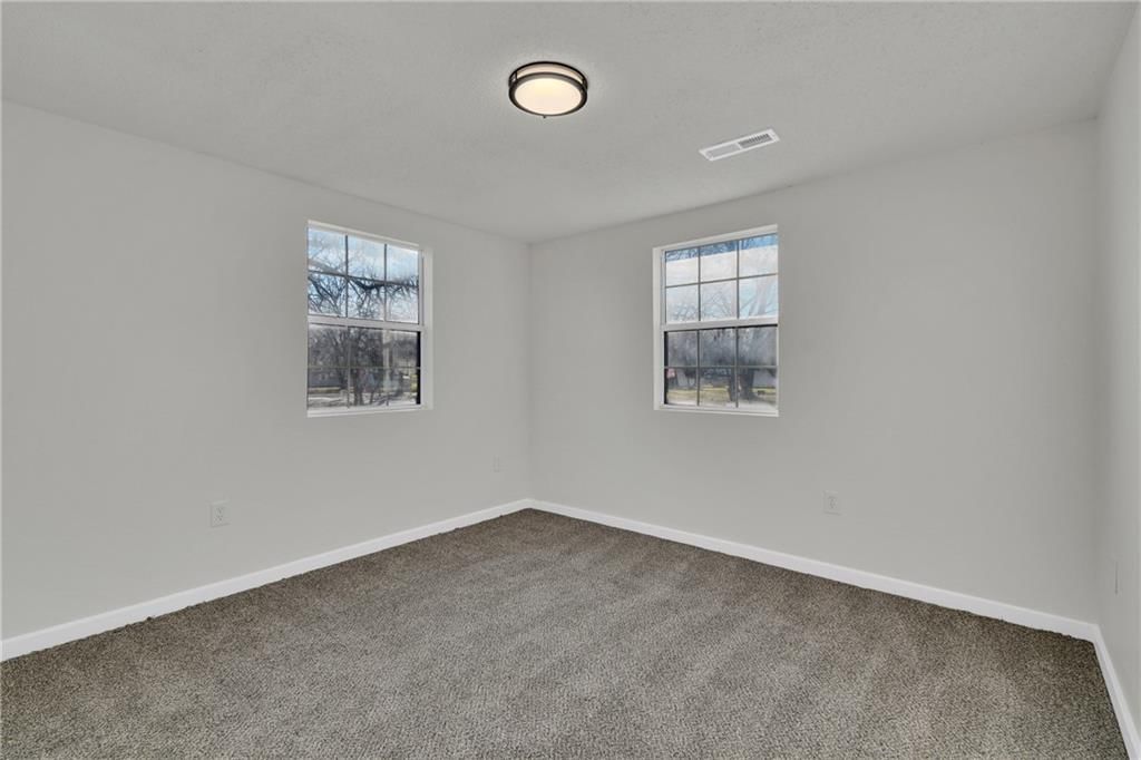 208 E Pine Street — photo 15