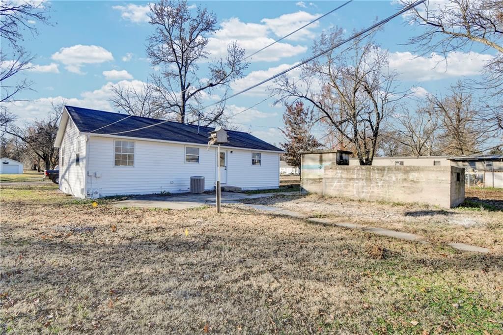 208 E Pine Street — photo 19