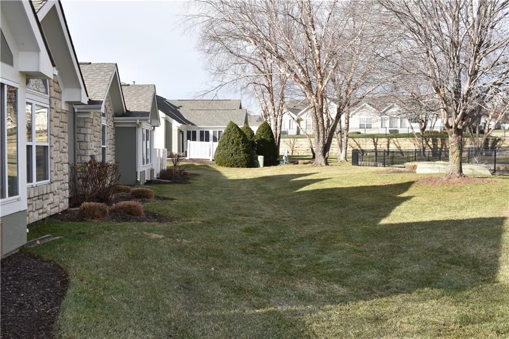 7135 Meadow View Street — photo 33