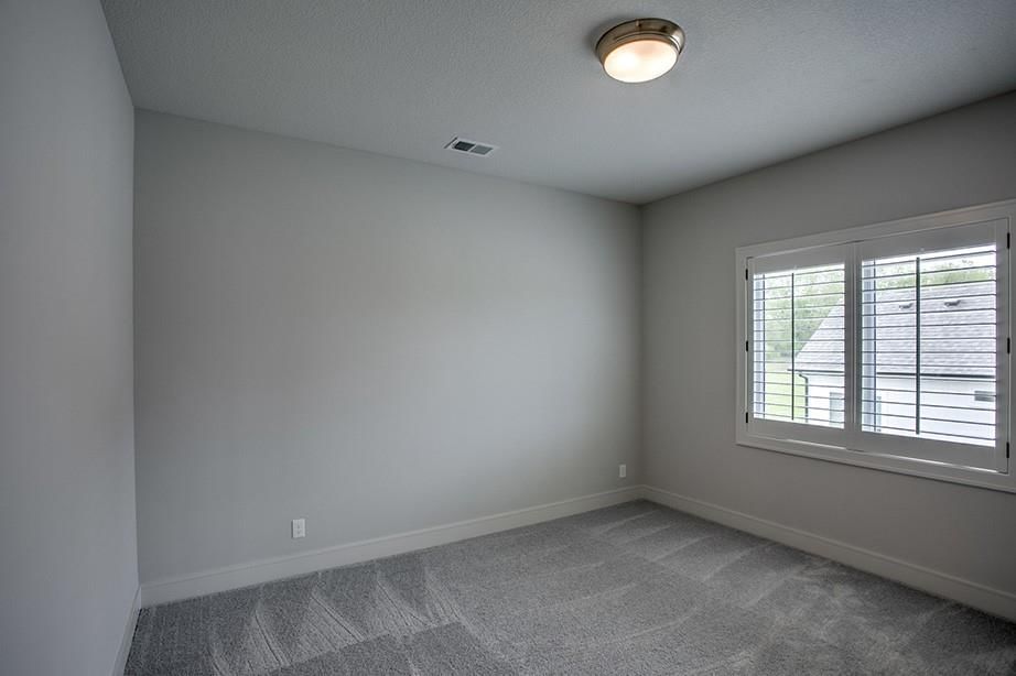 Photo 22 of 33 - 17025 Parkhill Street, Overland Park, KS 66221