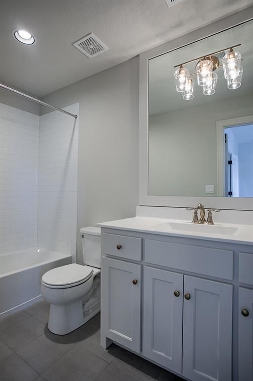 Photo 21 of 33 - 17025 Parkhill Street, Overland Park, KS 66221