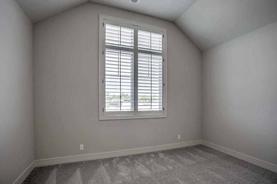Photo 25 of 33 - 17025 Parkhill Street, Overland Park, KS 66221