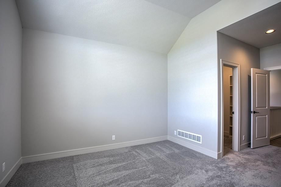 Photo 26 of 33 - 17025 Parkhill Street, Overland Park, KS 66221