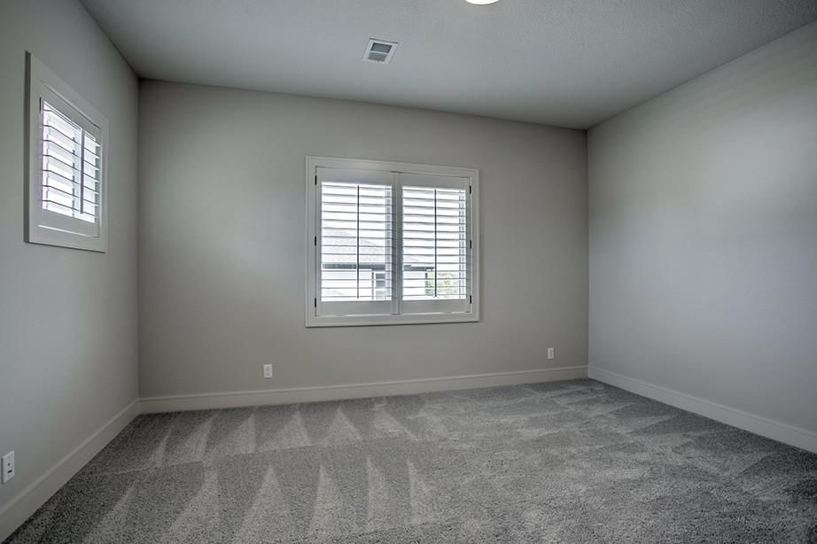 Carpet at 17025 Parkhill Street, Overland Park, KS 66221