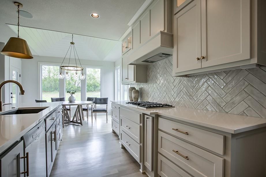 Photo 9 of 33 - 17025 Parkhill Street, Overland Park, KS 66221