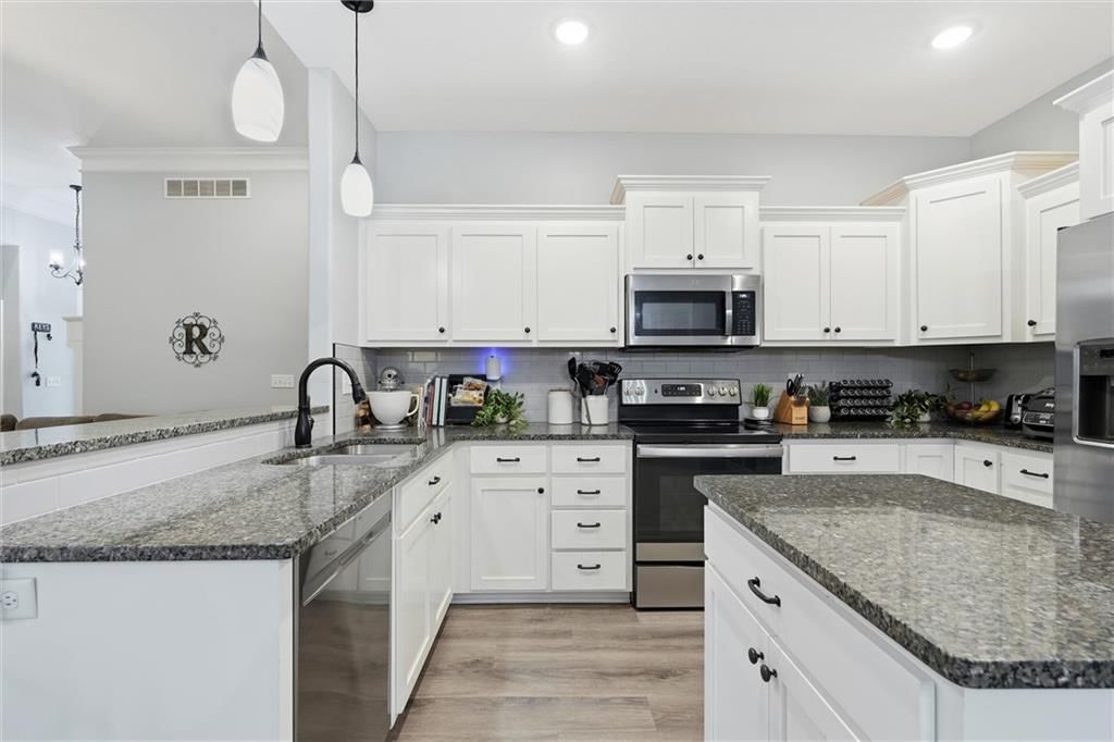 484 Olive Court — photo 9