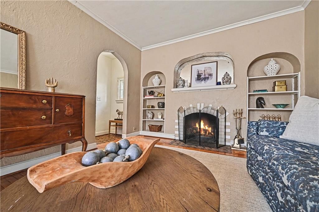 408 E 70th Terrace — photo 6