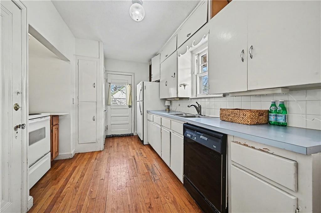 408 E 70th Terrace — photo 12