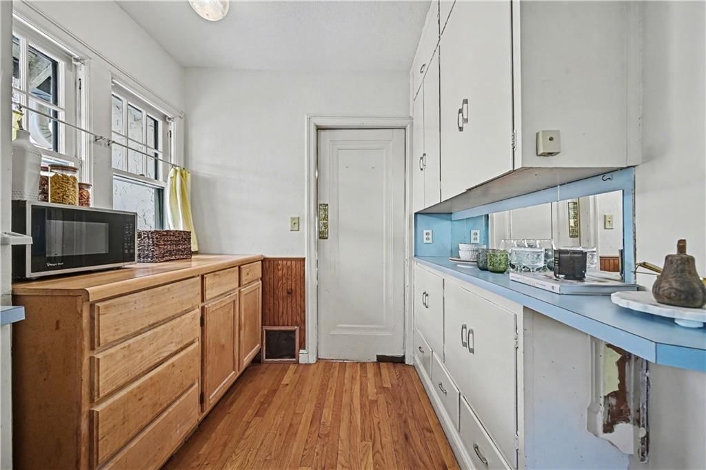 408 E 70th Terrace — photo 13