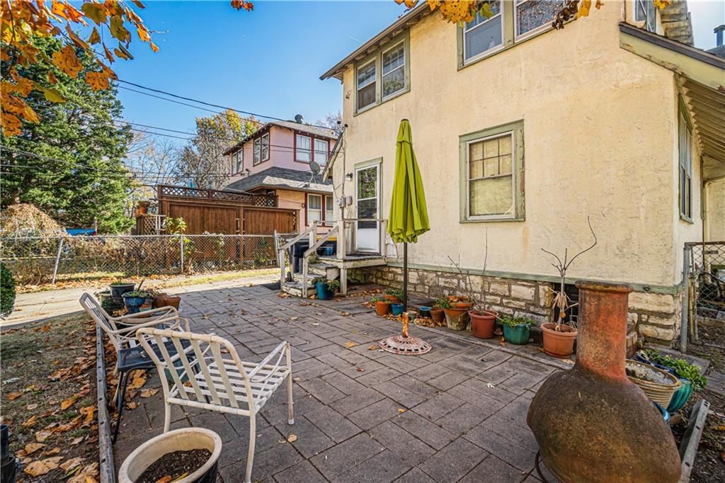 408 E 70th Terrace — photo 23