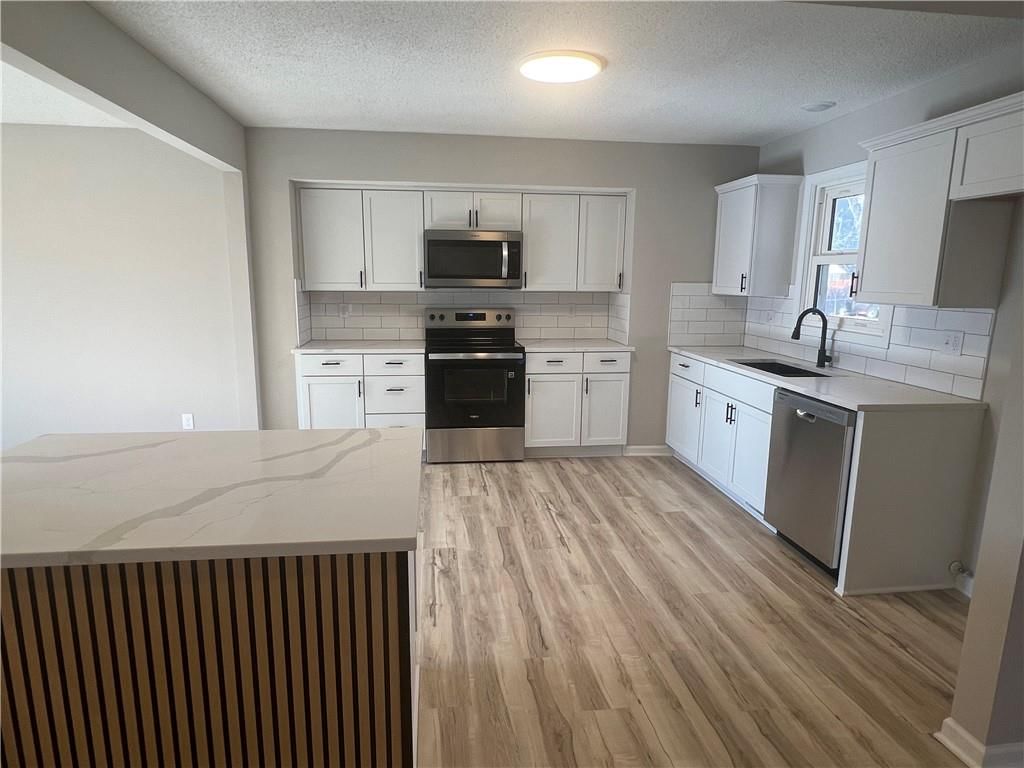8702 Linda Lane — photo 2