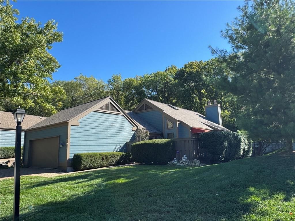 201 Lakeside Drive, Liberty, MO