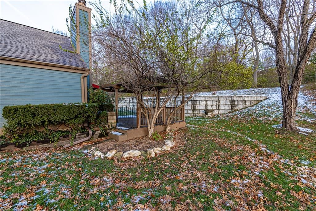 201 Lakeside Drive — photo 31