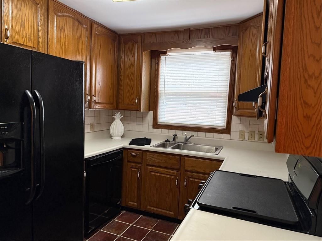 1403 W 27th Terrace S — photo 16