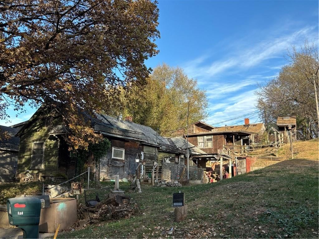 621 E Colorado Avenue — photo 1