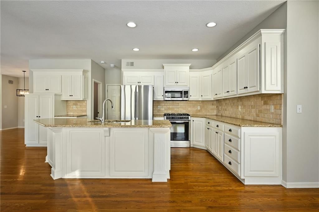 5206 Round Prairie Street — photo 8