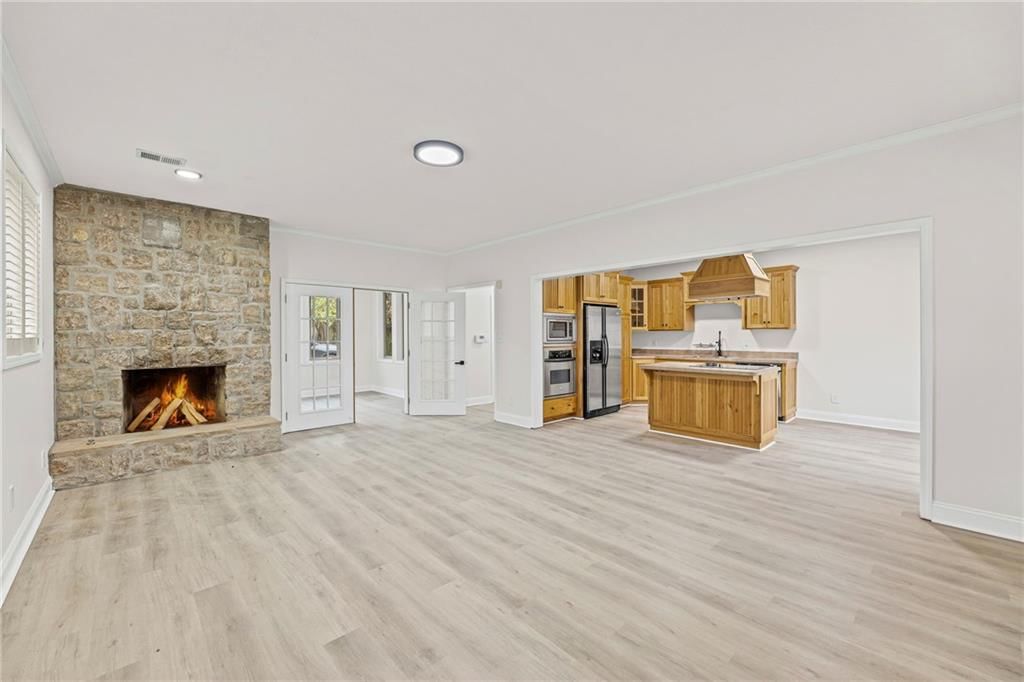 4828 Metropolitan Avenue — photo 10