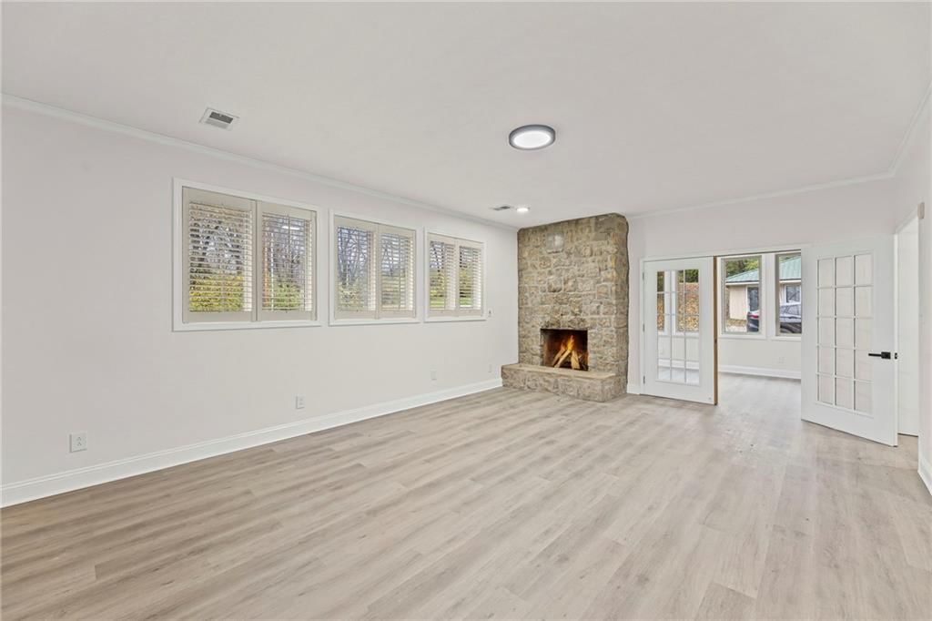 4828 Metropolitan Avenue — photo 11
