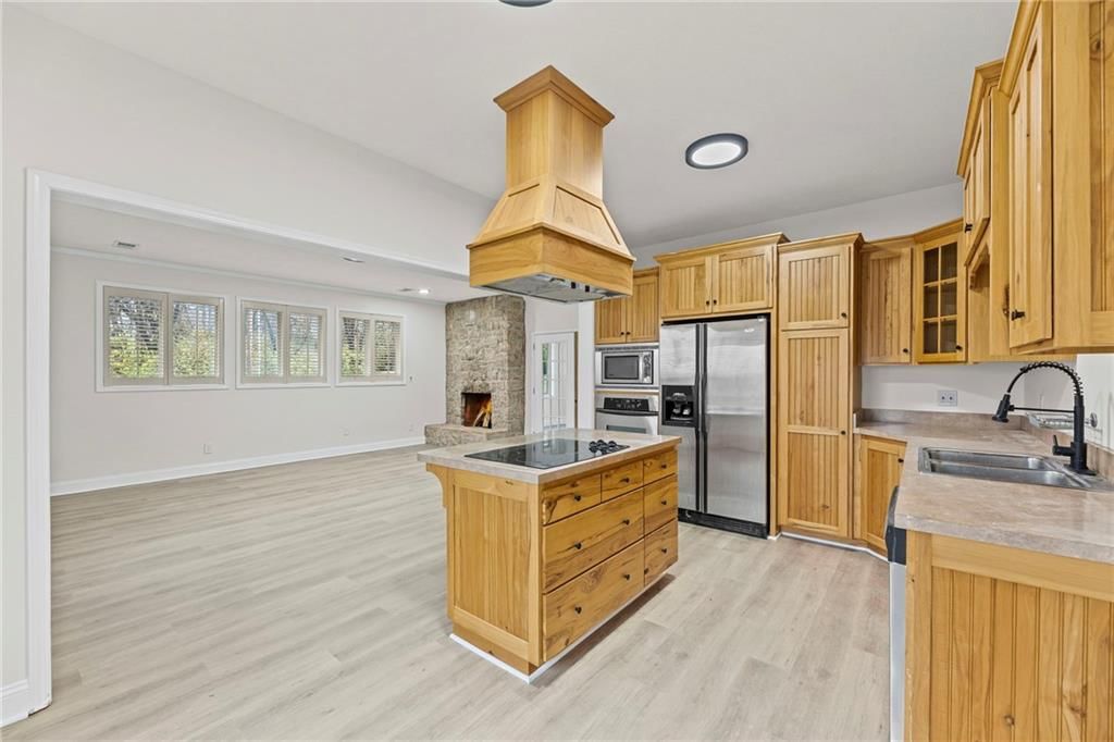 4828 Metropolitan Avenue — photo 12