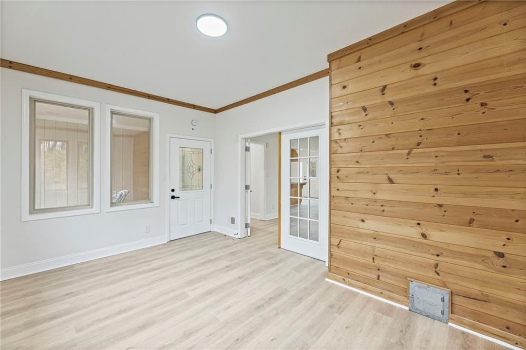 4828 Metropolitan Avenue — photo 16