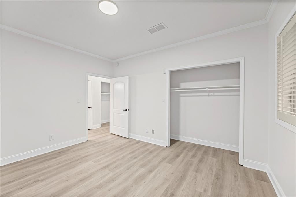 4828 Metropolitan Avenue — photo 20