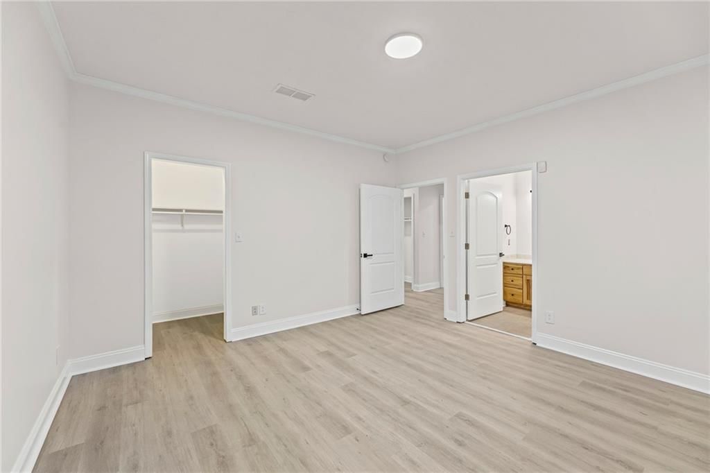 4828 Metropolitan Avenue — photo 21