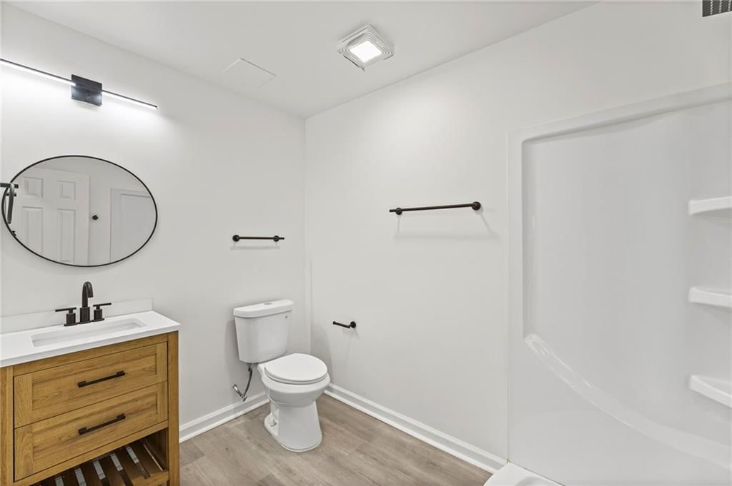 4828 Metropolitan Avenue — photo 28
