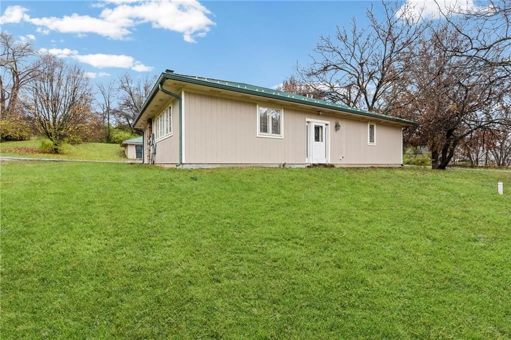 4828 Metropolitan Avenue — photo 34