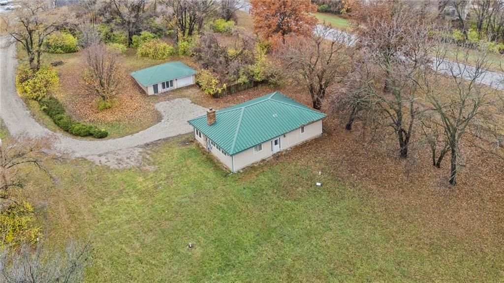 4828 Metropolitan Avenue — photo 39