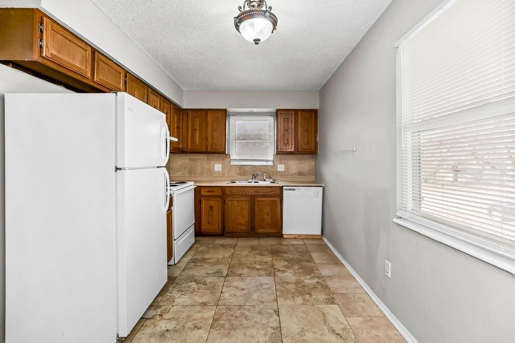 343-345 N Gilbert Street — photo 7