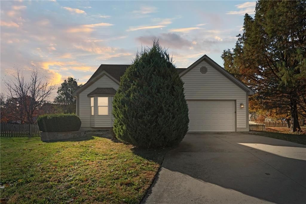741 SW Windsong Circle — photo 2