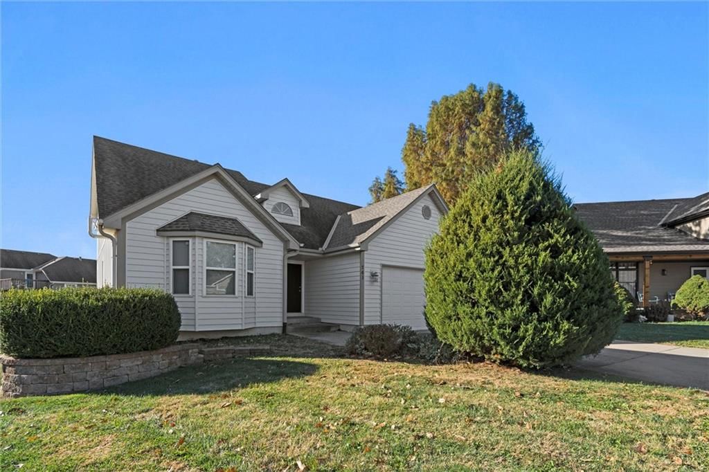 741 SW Windsong Circle — photo 3