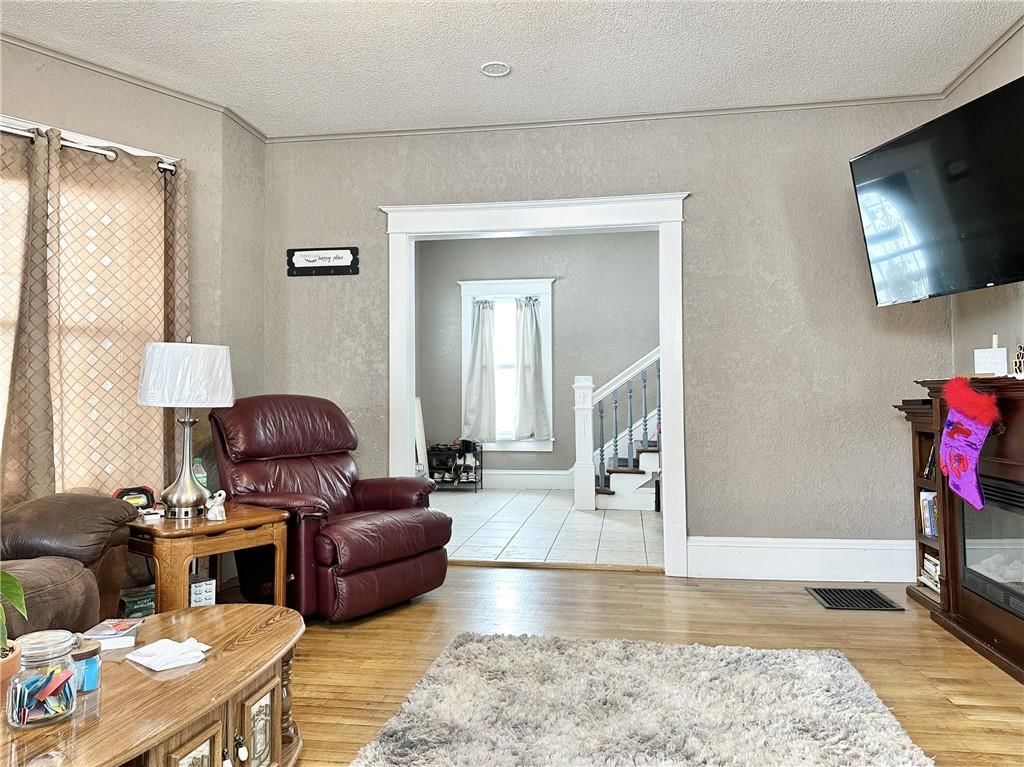 403 E 8th Court — photo 5