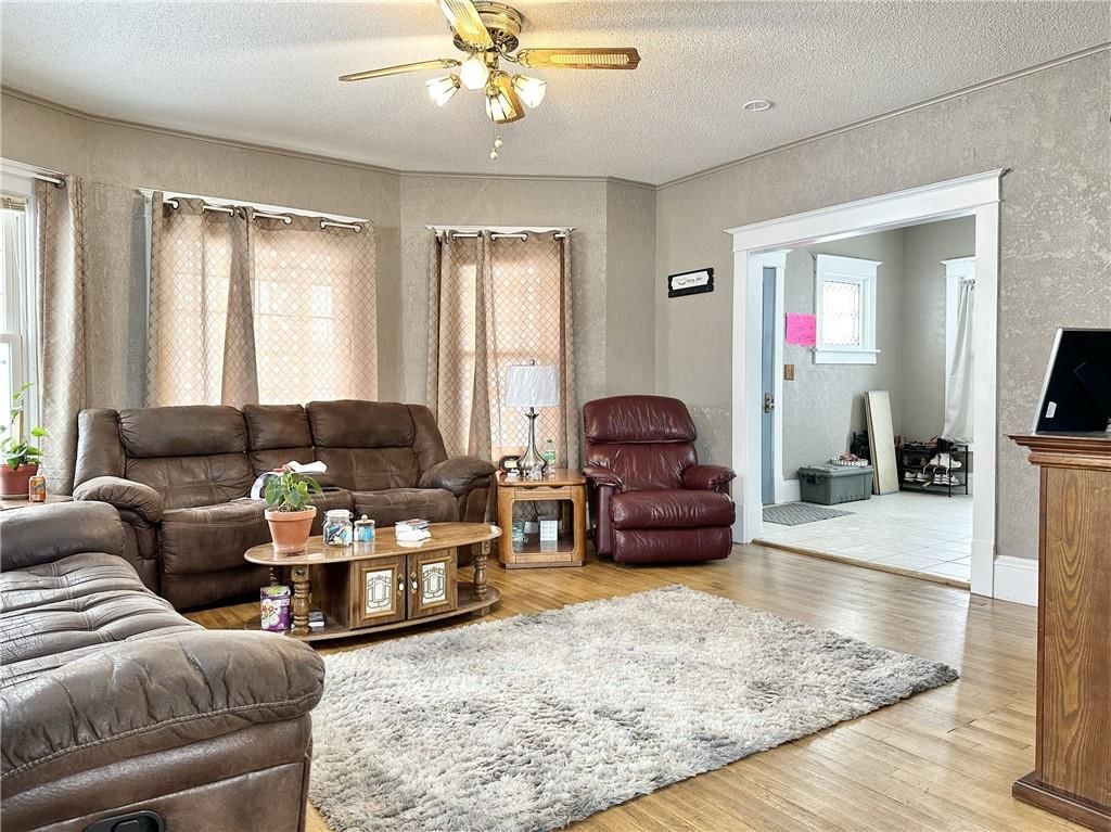 403 E 8th Court — photo 8