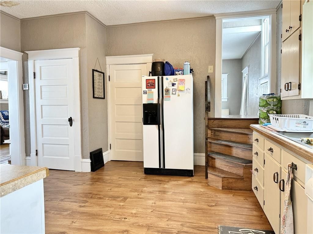 403 E 8th Court — photo 12