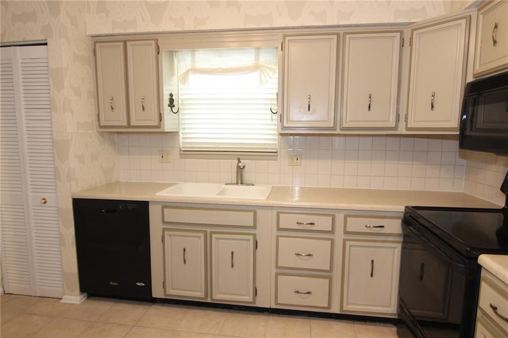 10003 W 95th Street — photo 8