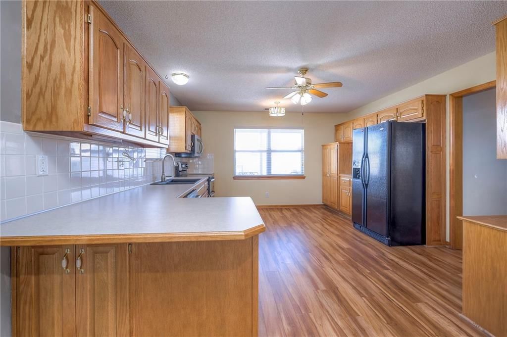528 S Saturn Drive — photo 2