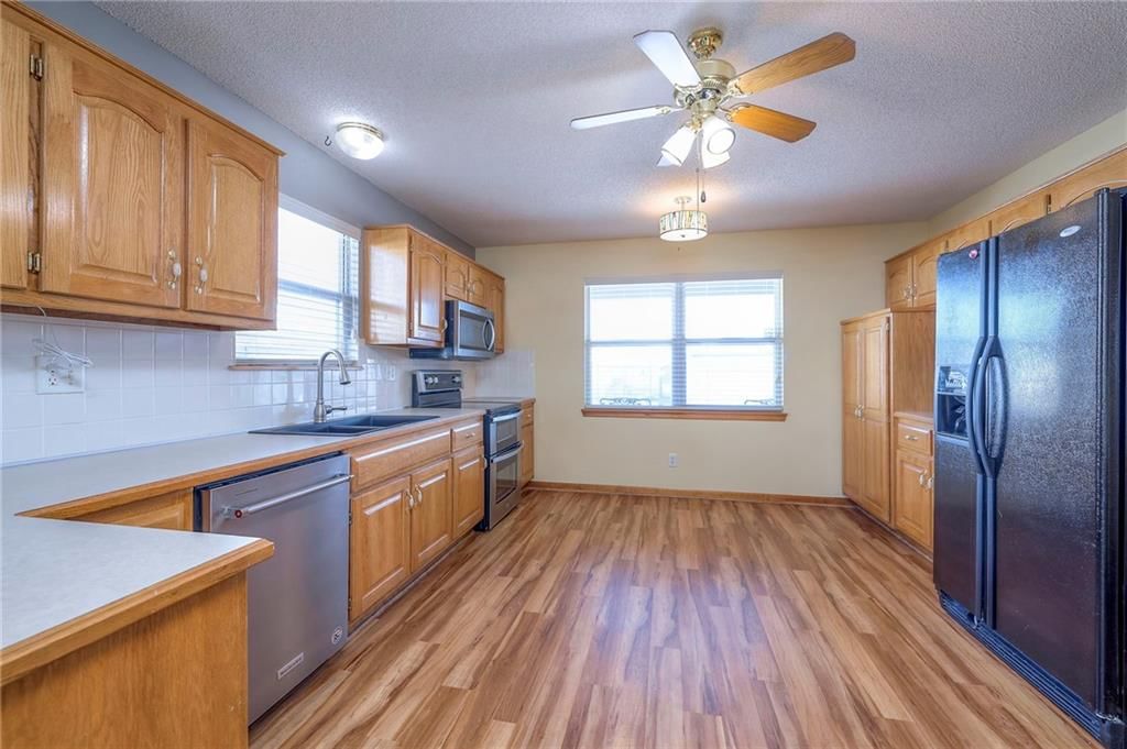 528 S Saturn Drive — photo 13