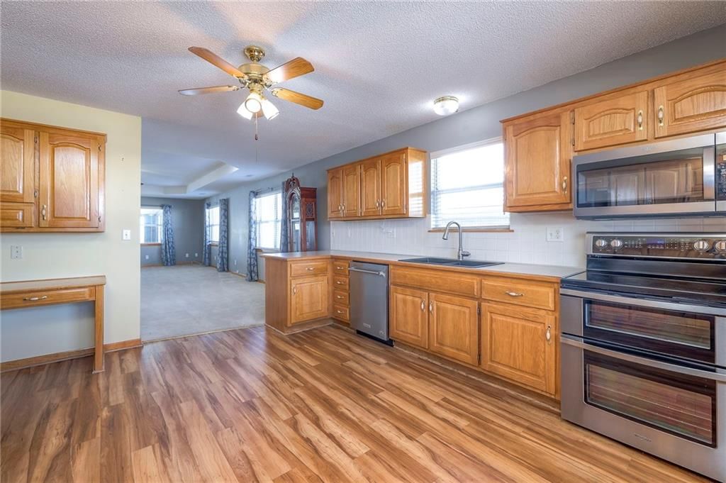 528 S Saturn Drive — photo 15
