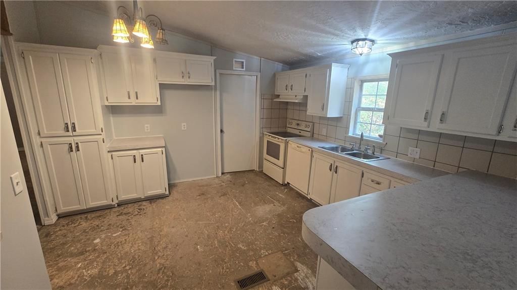 6690 NW Sale Barn Road — photo 8