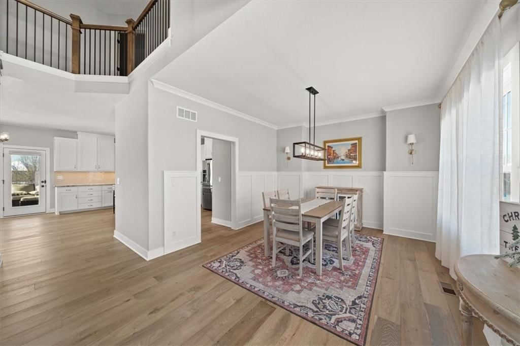 10308 N Oakland Avenue — photo 2