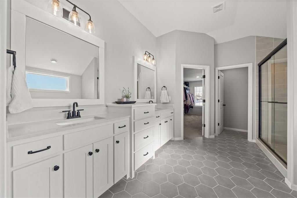 10308 N Oakland Avenue — photo 13