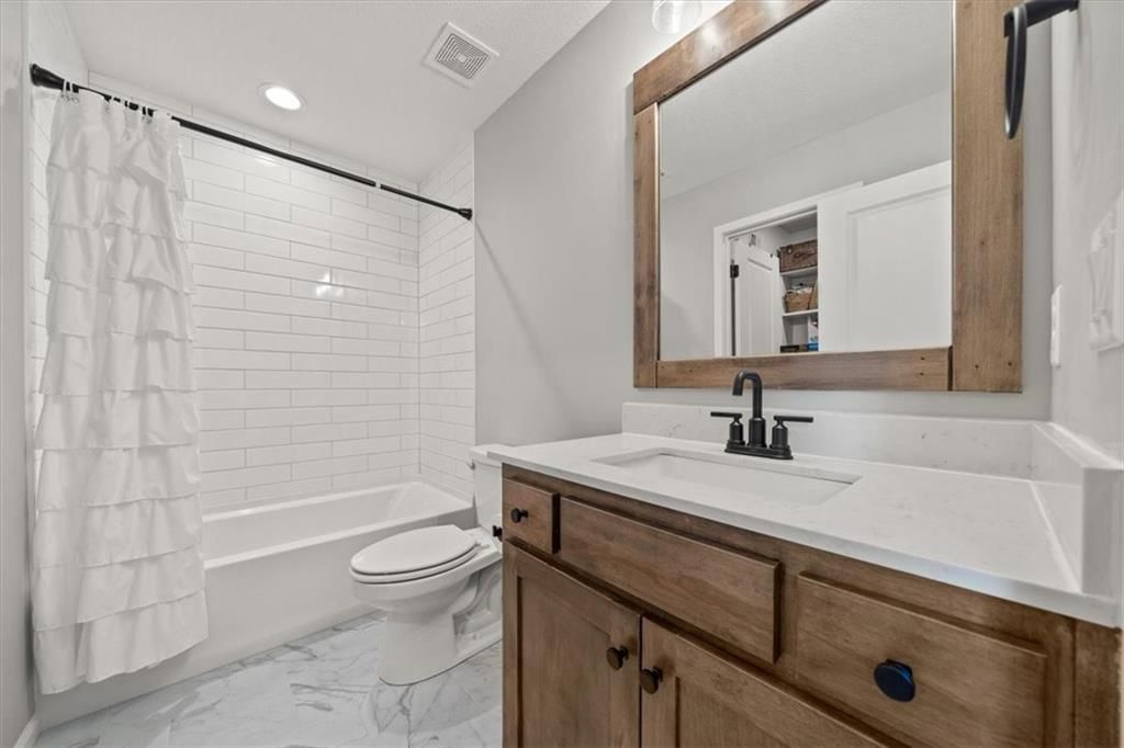 10308 N Oakland Avenue — photo 23