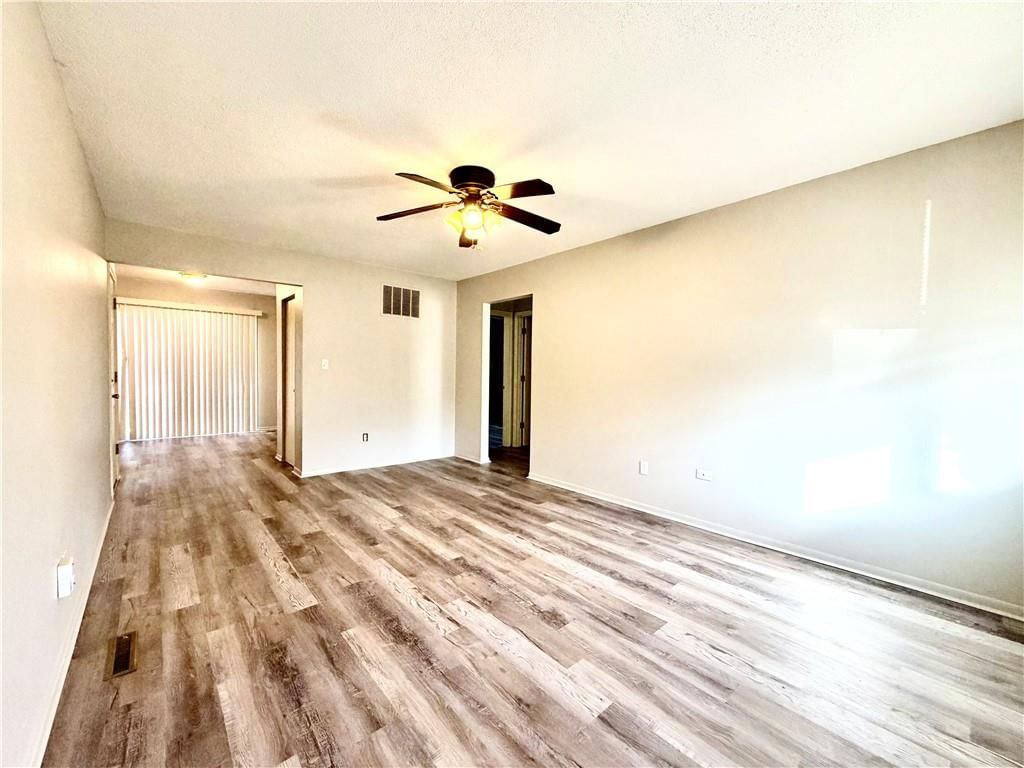 400 A-B NE WESTWIND Drive — photo 4