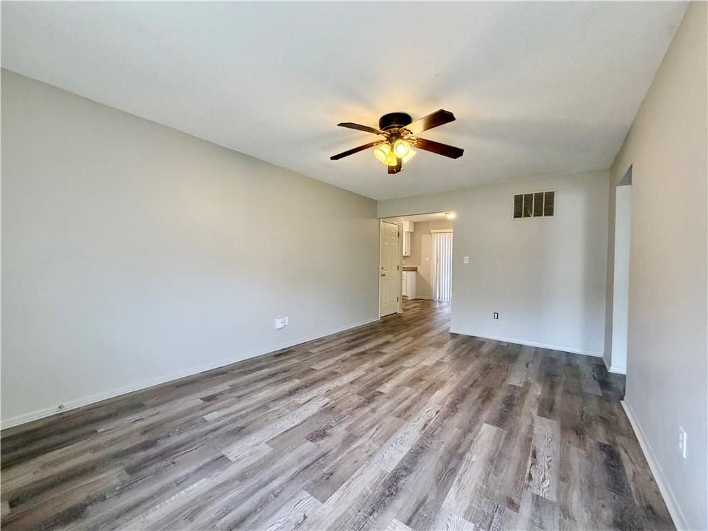 400 A-B NE WESTWIND Drive — photo 5