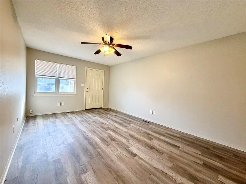 400 A-B NE WESTWIND Drive — photo 6