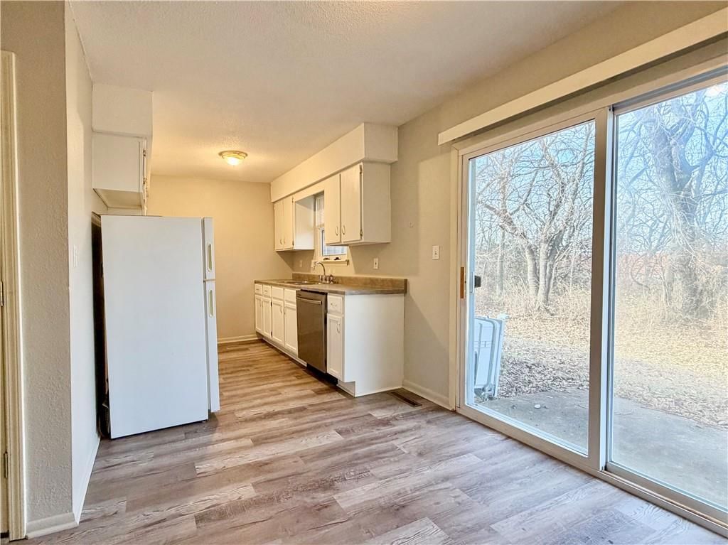 400 A-B NE WESTWIND Drive — photo 9